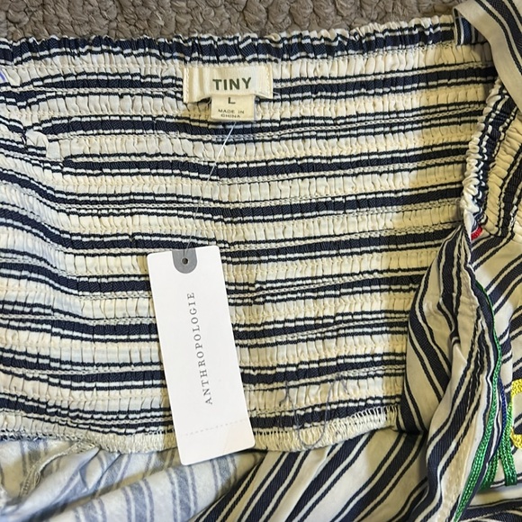 Blue and white striped cropped top with ribbon design - Picture 5 of 5